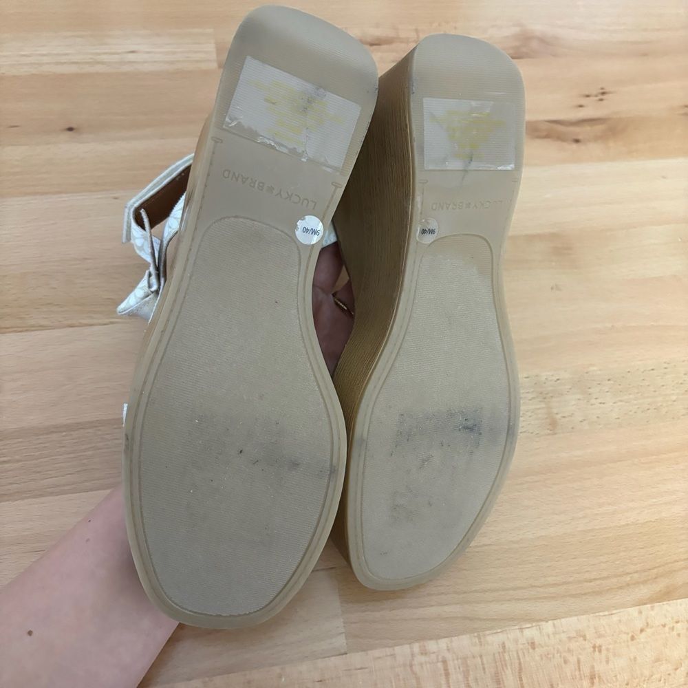 NEW Lucky Brand Women’s 9 Daisy Floral Tan Yellow Wedge Platform Sandal Demmia - Picture 5 of 9